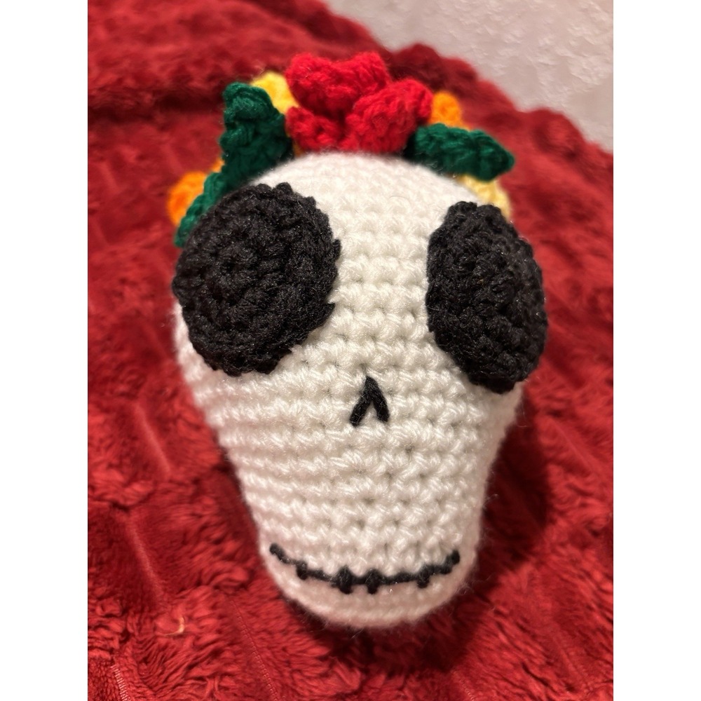 White Sugar Skull 6x4.5 Dio de Los Muertos 5 Roses & Leaf Crown Halloween Decor